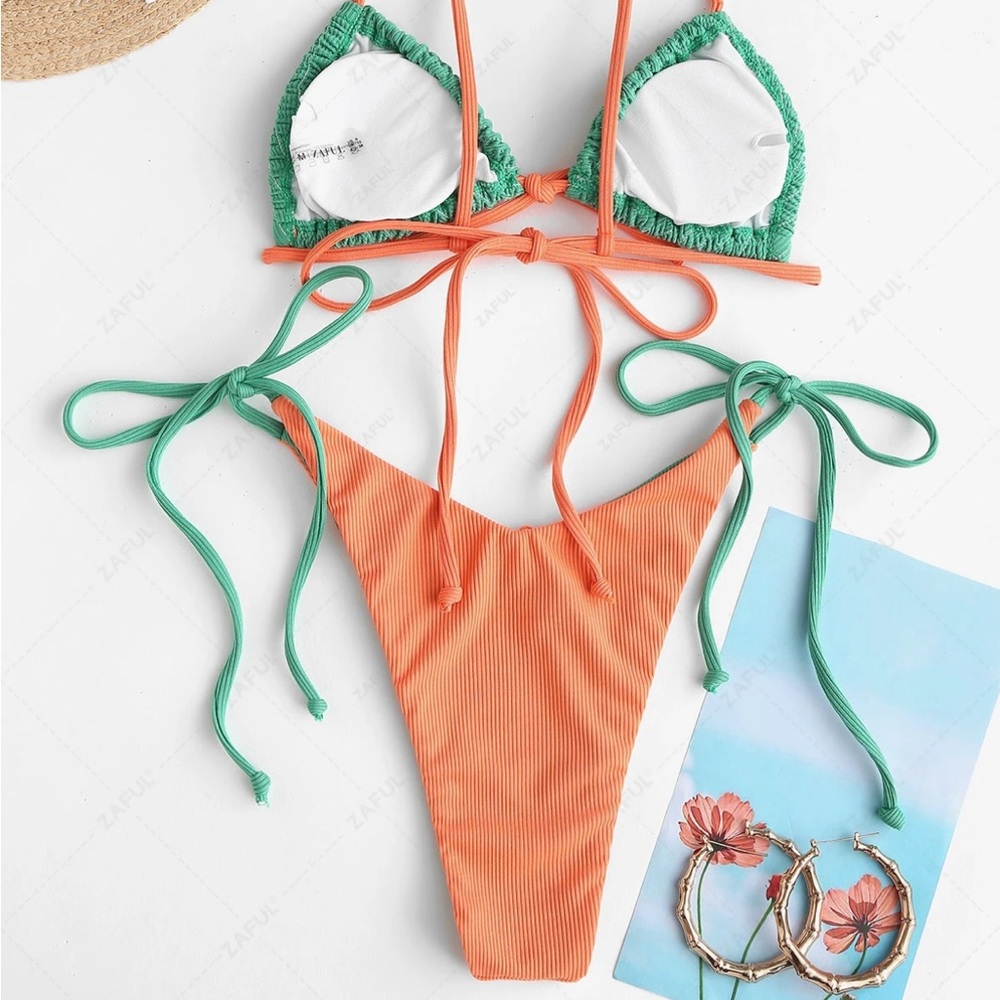 NWT Zaful Two Tone Reversible Smocked String Bikini Swimwear Size Medium - Picture 4 of 9
